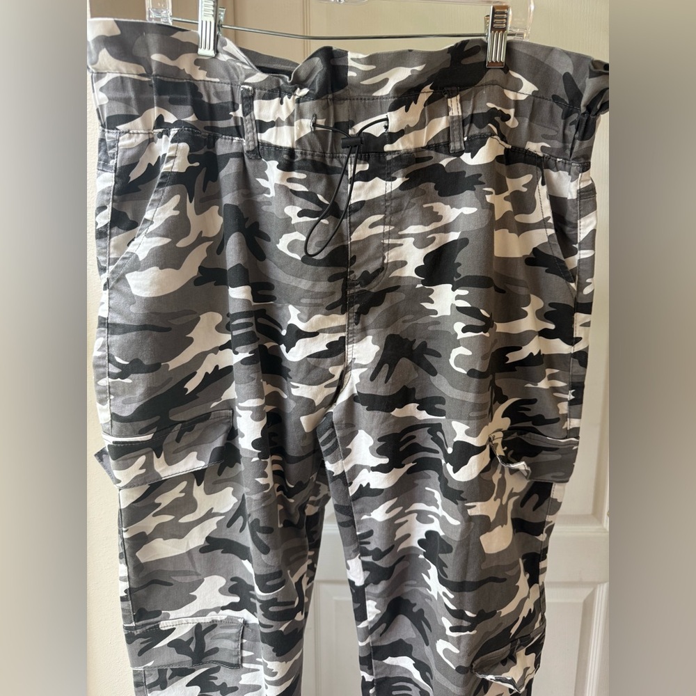 VIP Black & White Camouflage Joggers 22 - Picture 3 of 10